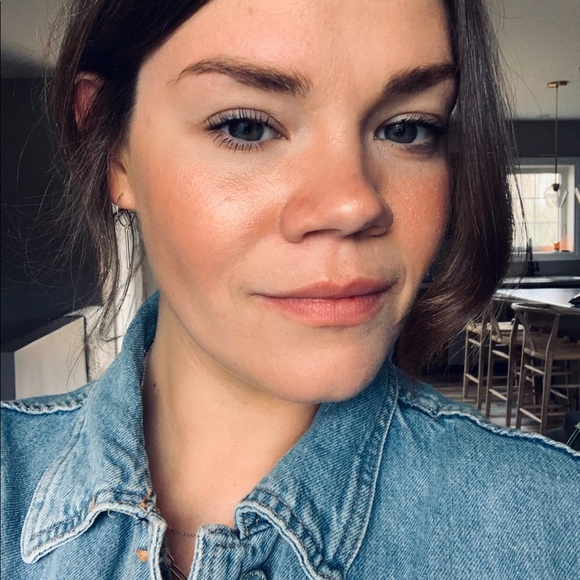 Meet your Posher, Danielle - Picture 1 of 1